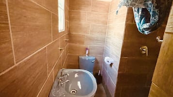 Standard Single Room | Bathroom | Towels