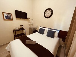 Standard Single Room | Desk, laptop workspace, iron/ironing board, free WiFi