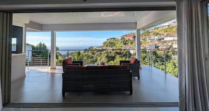 Manapiti on the hill, in luxury residence Pamatai Hills, close to airport