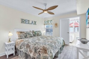 Comfy King Size Bed and Smart TV in the Bedroom - Close to Beach! Free Activities! ~ 107F Barefoot (Indian Shores)