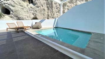 Suite with heated plunge pool | Vista desde la habitación