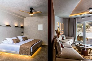 Suite with heated plunge pool | Premium bedding, in-room safe, laptop workspace, blackout drapes - Victoria Caves (Santorini)