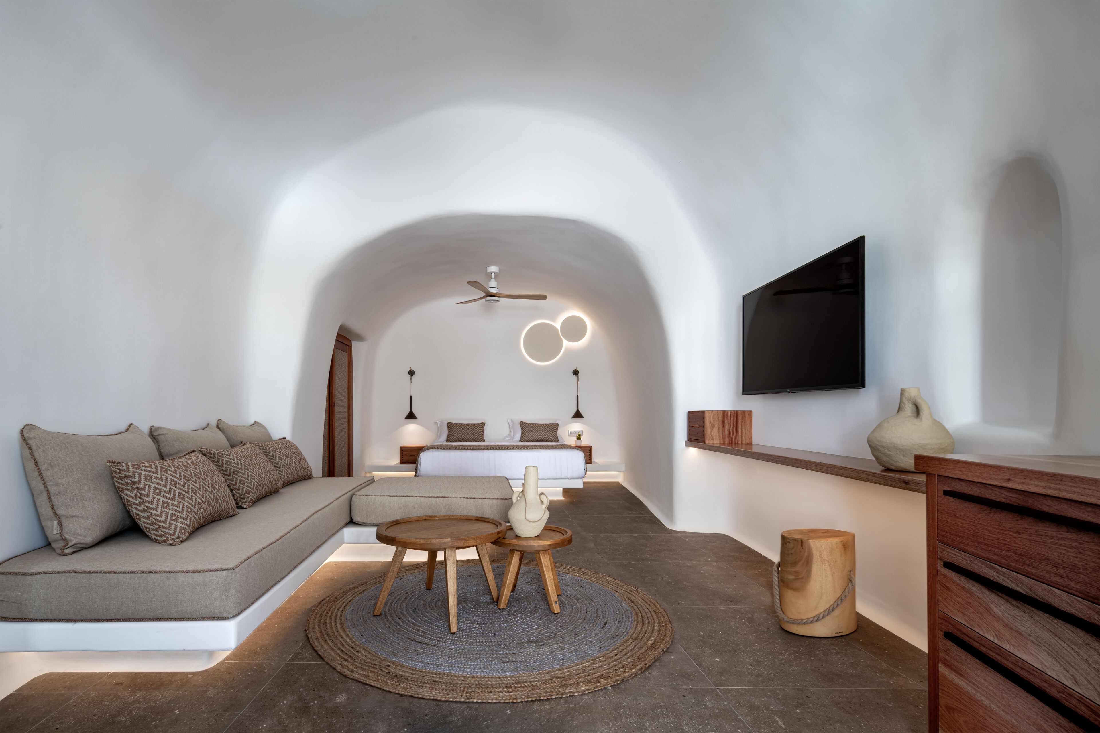 Cave Suite with Jacuzzi | Living area | 45-inch Smart TV with digital channels, TV