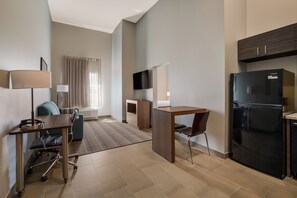 Blendingsgardiner, lydisolert og strykejern/-brett