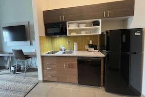 Blackout curtains, soundproofing, iron/ironing board, rollaway beds - Hawthorn Extended Stay by Wyndham Sulphur (Lake Charles) (Sulphur)