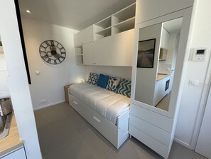 1 chambre, bureau, fer et planche à repasser, Wi-Fi gratuit