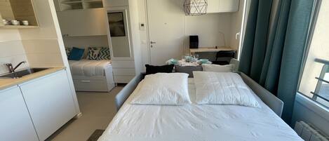 1 bedroom, desk, iron/ironing board, free WiFi