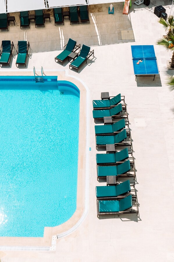 Minibar, coffres-forts dans les chambres, bureau, rideaux occultants