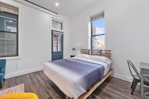 1 chambre, bureau, fer et planche à repasser, accès au Wi-Fi (inclus)