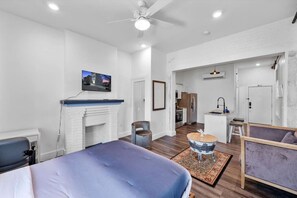 1 bedroom, desk, iron/ironing board, WiFi