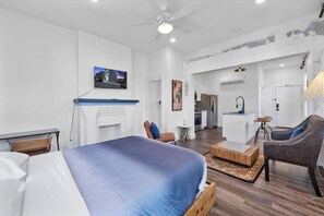 1 soverom, skrivebord, strykejern/-brett og wi-fi (inkludert)