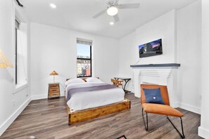 1 habitación, escritorio, tabla de planchar con plancha y wifi gratis 