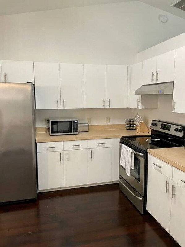 Fridge, microwave, oven, stovetop