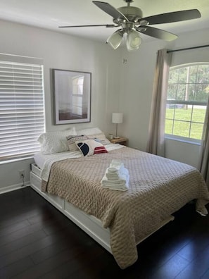 3 bedrooms, desk, iron/ironing board, free WiFi