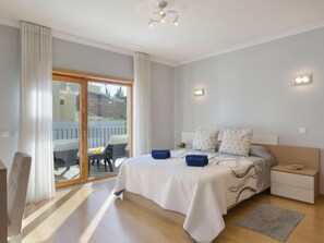 4 soverom, skrivebord, strykejern/-brett og wi-fi