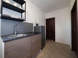 Kühlschrank, Kochgeschirr/Geschirr/Besteck