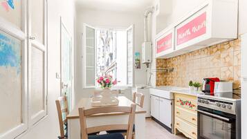 Fridge, microwave, oven, cookware/dishes/utensils