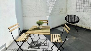 Outdoor dining - 1BR Gem in the Heart of Antwerp (Antwerpen)