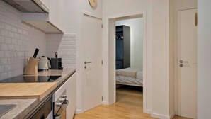 Coffee/tea maker, fridge, oven, stovetop - 1BR Gem in the Heart of Antwerp (Antwerpen)