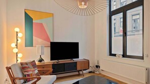 TV - 1BR Gem in the Heart of Antwerp (Antwerpen)