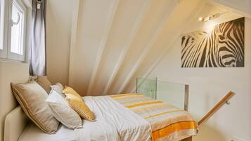 2 bedrooms, travel crib, WiFi, bed sheets