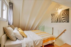 2 bedrooms, travel crib, WiFi, bed sheets