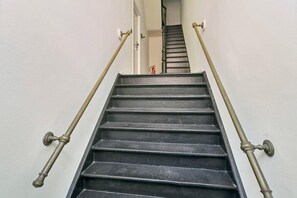 Interior - One-BR Getaway in Antwerp + free parking (Antwerpen)