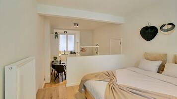 1 bedroom, iron/ironing board, travel crib, WiFi