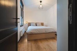 1 bedroom, travel crib, WiFi, bed sheets