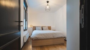 1 bedroom, travel cot, WiFi, bed sheets - Cozy 1-BR Antwerp Gem + Free parking (Antwerpen)