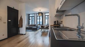 Interior - Cozy 1-BR Antwerp Gem + Free parking (Antwerpen)