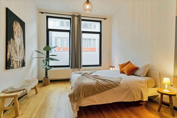 2 bedrooms, travel crib, WiFi, bed sheets