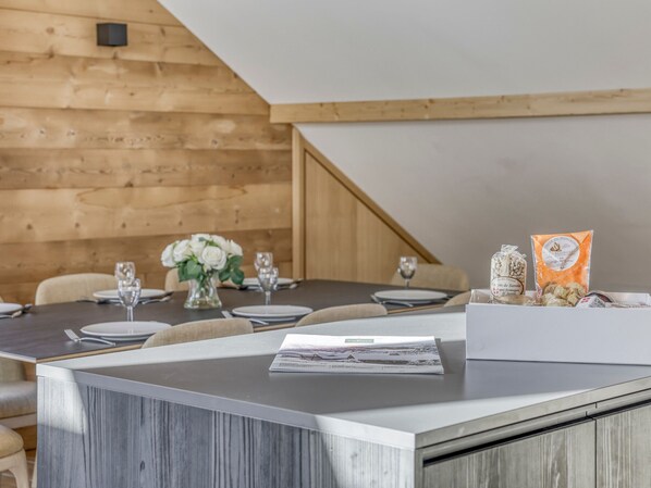 Dining - Cozy 6-person apartment, near center and cable car, with wifi (Saint-Gervais-les-Bains)