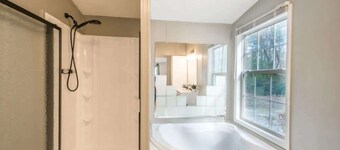 Cozy 3BR Hideaway Near Apple Orchards | Free Tix