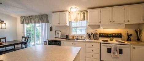 Frigorífic, microones, forn i placa de cuina