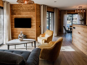 Fernseher, Tischfußball