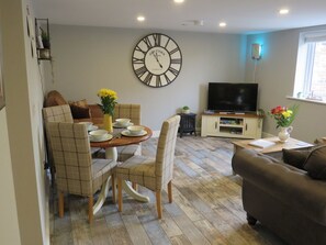 Living area - The Feed Room a Beautiful 2 Bed Mews Cottage Just 1 Mile From The Sea (Bridlington)