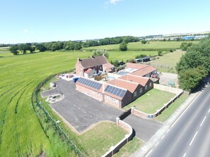 Exterior - The Feed Room a Beautiful 2 Bed Mews Cottage Just 1 Mile From The Sea (Bridlington)