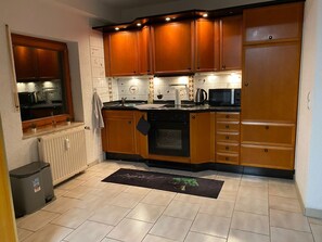 冰箱、烤箱、炉灶、电热水壶