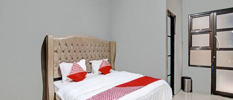 Deluxe Double Room | Desk, laptop workspace, free WiFi, bed sheets