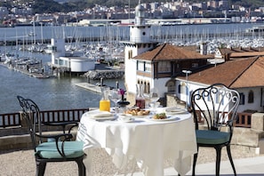Daily buffet breakfast (EUR 38 per person)