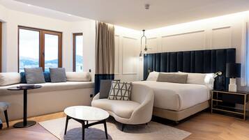 Habitación Deluxe (Marina) | Ropa de cama de alta calidad y minibar