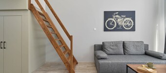 Sunny Studio | Air Conditioning, Parking, Close to Airport