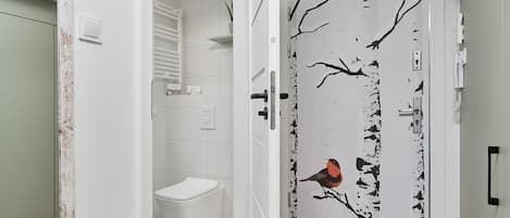 Shower, hair dryer, towels, shampoo