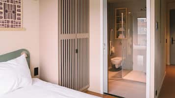 Camera Deluxe | Bagno | Doccia, asciugacapelli, asciugamani, sapone