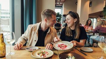 Petit déjeuner préparé sur commande (16.50 EUR par personne)