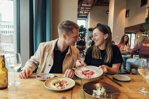 Frukost enligt egen beställning varje dag mot avgift