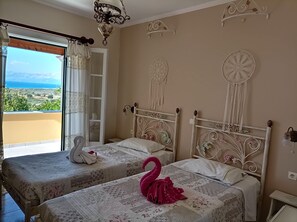 5 bedrooms, iron/ironing board, WiFi, bed sheets