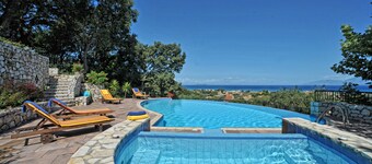 Villa with Breathtaking Seaview, Private Swimming Pool & Jacuzzi