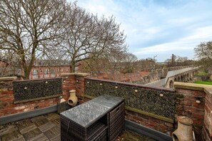 Property grounds - Crookback House (York)